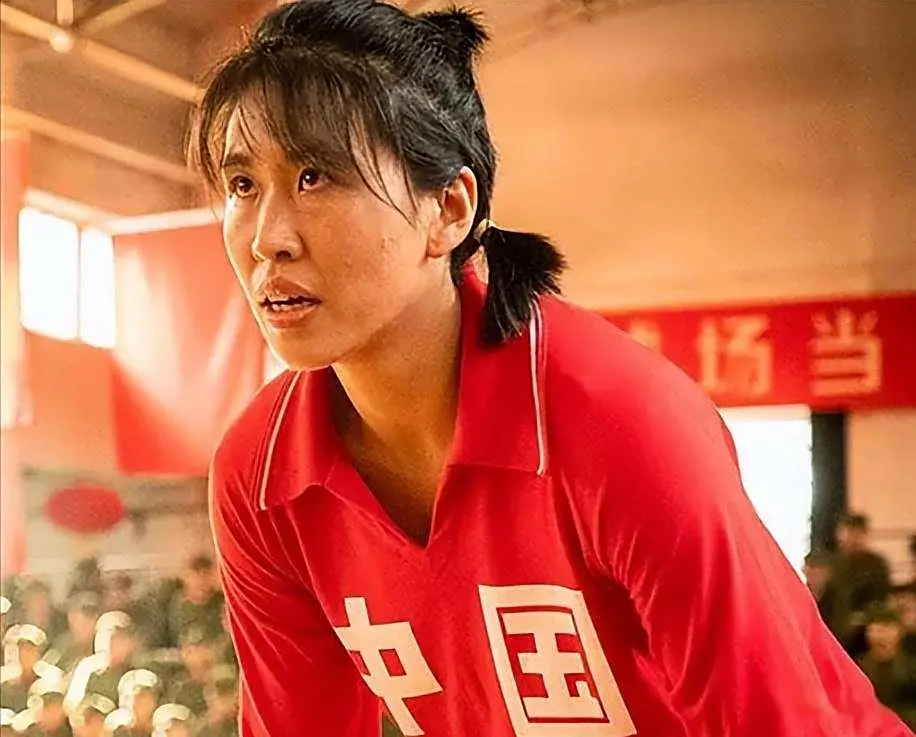 了双眼, 现在的她从 了双眼, 现在的她从